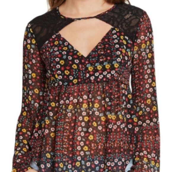 ✨ BCBGeneration Boho Floral Lace Cutout Blouse – Romantic & Feminine! ✨ - Picture 1 of 4